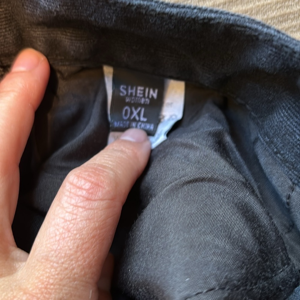 NWT SHEIN Distressed Black Shorts - size 0XL​​ - Picture 6 of 7